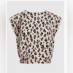 🖤 80’s Style! Leopard print cropped blouse w/ padded shoulders-see video🎥